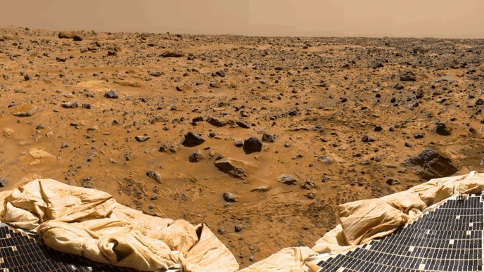 Snímky povrchu Marsu.