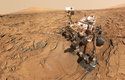 kutečné selfie od Curiosity na Marsu vzniklo složením mnoha snímku z kamery na mechanickém rameni