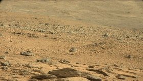 Sonda Curiosity na Marsu a její snímek