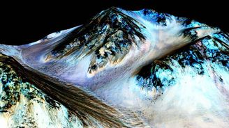 Na Marsu je možná život! NASA objevila tekoucí vodu