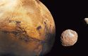 Mars a jeho měsíce Phobos a Deimos