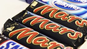 Mars, Snickers a Milky Way Minis mizí z obchodů: Byly v nich kousky plastu
