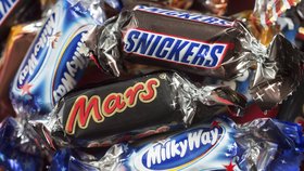 Mars, Snickers a Milky Way Minis mizí z obchodů: Byly v nich kousky plastu