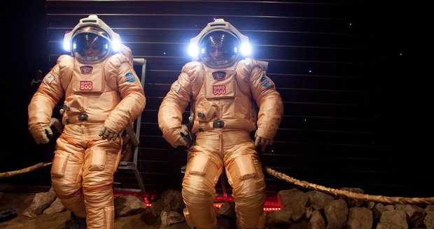 Rok budou zavření v kopuli: Má to simulovat cestu na Mars