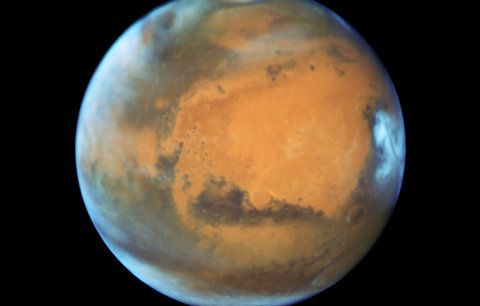Budovy na Marsu by se mohly stavět z lidské krve a prachu. Myšlenka vědce nadchla