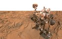 Povrch Marsu s roverem Curiosity