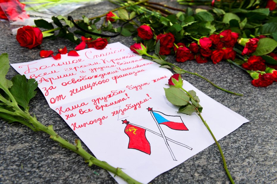 Protestní akce proti zakrytí sochy maršála Ivana Koněva se uskutečnila 2. září 2019 v Praze