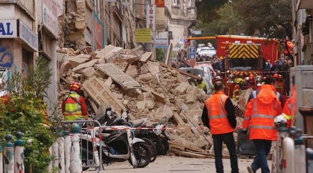 V centru francouzského Marseille se zřítily dvě několikapatrové budovy (6. 11. 2018)