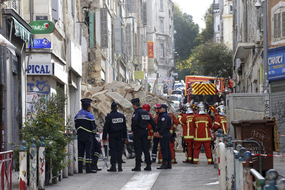 V centru francouzského Marseille se zřítily dvě několikapatrové budovy (5. 11. 2018)