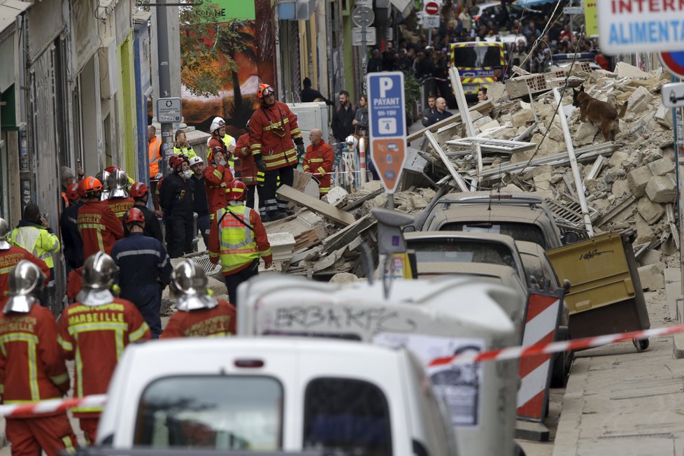 V centru francouzského Marseille se zřítily dvě několikapatrové budovy (5. 11. 2018)