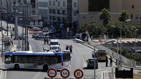 V Marseille najelo auto na autobusovou zastávku.