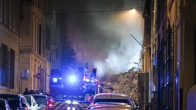 V centru Marseille spadl bytový dům.