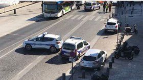 Ozbrojenci s kalašnikovy spustili přestřelku v Marseille. Policii unikli