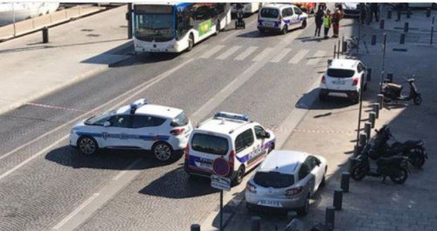 Ozbrojenci s kalašnikovy spustili přestřelku v Marseille. Policii unikli