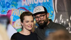 Marta Jandová se svým manželem Miroslavem Vernerem na otevření výstavy Světl pohádek Boženy Němcové v OC Kotva.