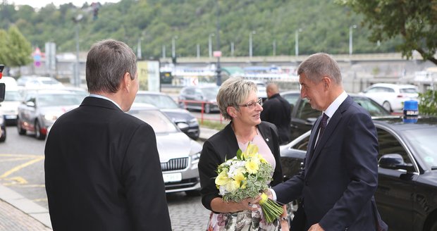 Babiš s končícím Ťokem vyhodil i Novákovou. Hlavy ministrů můžou brzy padat zas