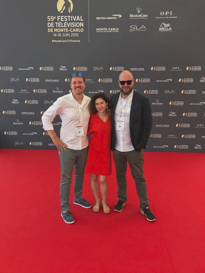 Producent ČT Michal Reitler, herečka Martha Issová a režisér David Ondříček na festivale v Monte Carlu.