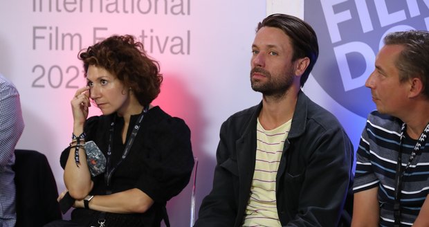 Martha Issová a Václav Neužil na panelu o filmu Zátopek