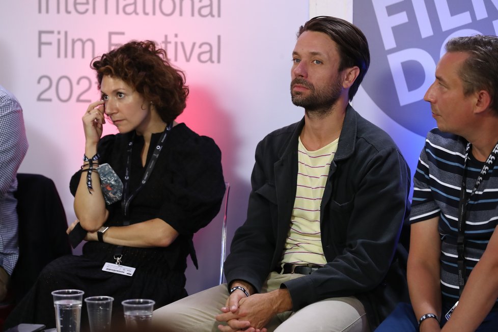 Martha Issová a Václav Neužil na panelu o filmu Zátopek