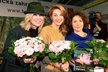 Kateřina Kaira Hrachovcová, Sabina Laurinová a Martha Issová v Botanické zahradě