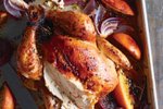 Martha Stewart: Pečené kuře na česneku, pomerančích a červené cibuli