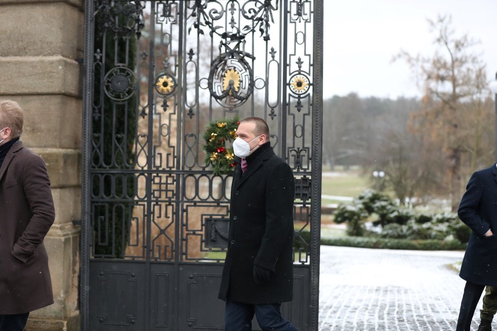 Kandidát na ministra kultury Martin Baxa (ODS) odchází ze schůzky s prezidentem Milošem Zemanem na zámku v Lánech (30. 11. 2021)