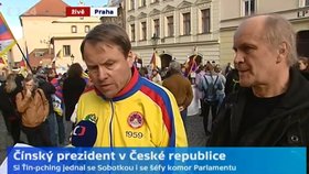 Druhý den čínského prezidenta v Praze: Na protest na podporu Tibetu dorazili i exministři Bursík a Kocáb