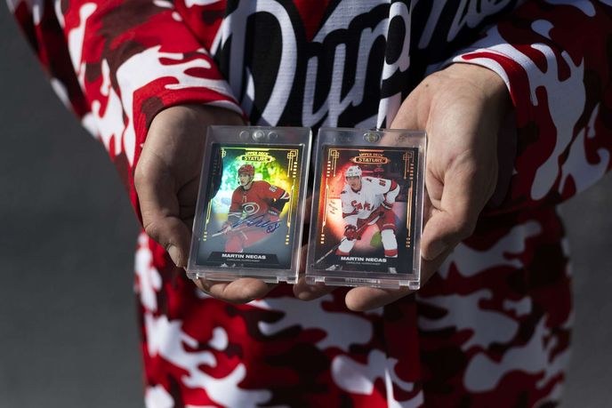 Vrací se záliba ve sbírání fyzických pokladů, ke kterým patří hokejové kartičky. Vrací se záliba ve sbírání fyzických pokladů, ke kterým patří hokejové kartičky.