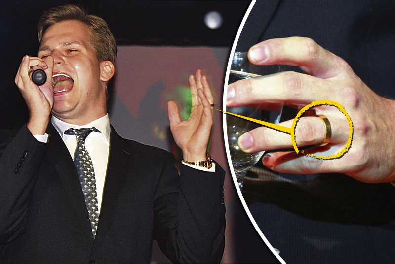 Martin Chodúr nosí na ruce snubní prsten