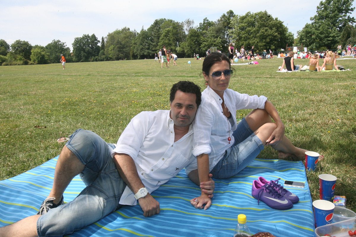 Dejdar na pikniku s manželkou.