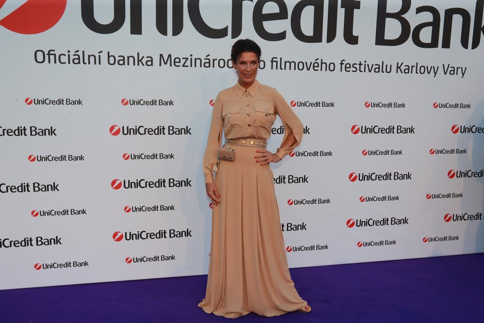 Daniela Dejdarová na UniCredit party