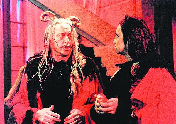 1998 - Martin Dejdar s Jiřím Lábusem v pohádce O zámku v podzámčí. Jediný čert, kterého hrál.