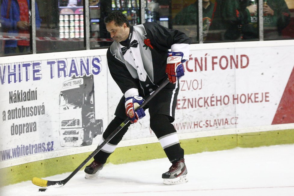 Martin Dejdar na ledě jako kapitán svého družstva.