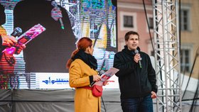 Přijďte se už zítra poradit s doktorem Martinem Dosedělem, odborníkem na lékové kombinace. Na pódiu ho na toto téma vyzpovídá i herečka a moderátorka Eva Decastelo.