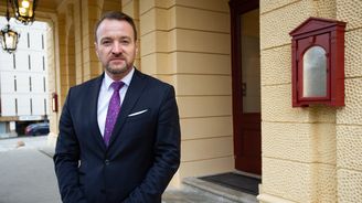 Nepamatuji si, že by nás tady někdo napadal tak jako teď, říká zástupce Němců v Česku Nepamatuji si, že by nás tady někdo napadal tak jako teď, říká zástupce Němců v Česku