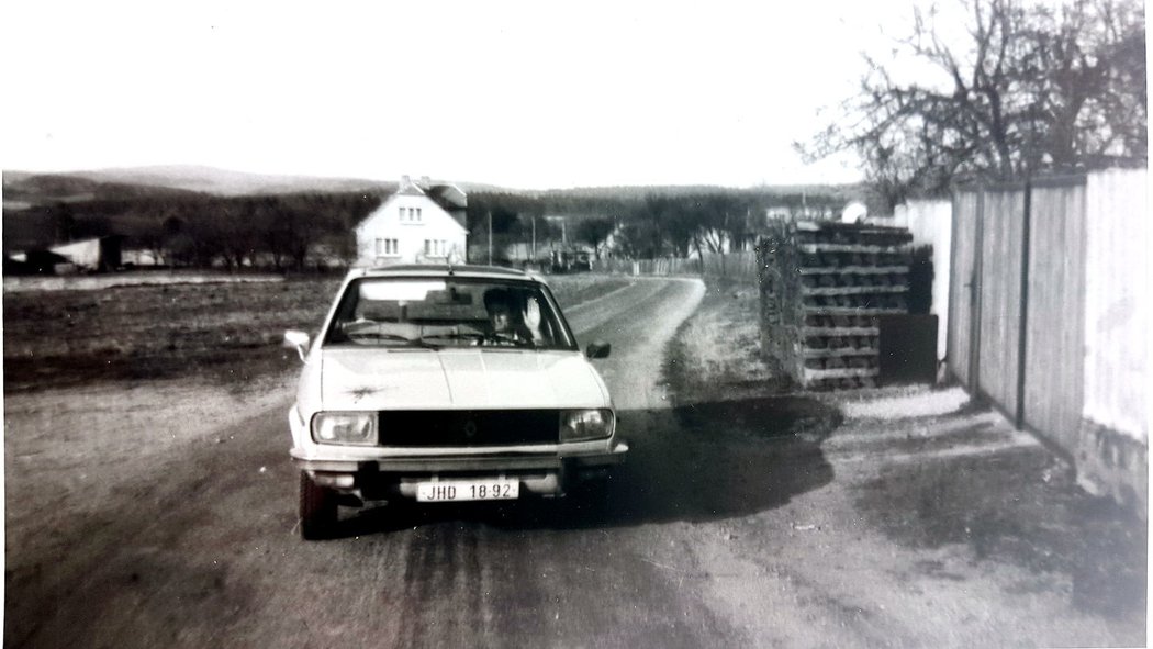 Renault 20 GTL: „Mé první auto, které jsem si pořídil. Dovezl jsem si ho zkraje devadesátek z Rakouska a dal za něj pět tisíc šilinků. Nakonec skončil u jednoho z mých žáků.“