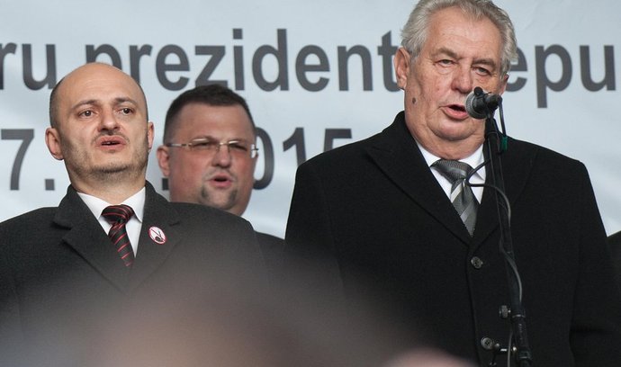 Martin Konvička vedle Miloše Zemana