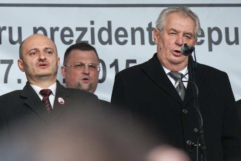 Martin Konvička vedle Miloše Zemana