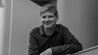 Statistiky jsou neúprosné. Až 60 % dětí rozesílá své intimní fotografie, upozorňuje Martin Kožíšek Statistiky jsou neúprosné. Až 60 % dětí rozesílá své intimní fotografie, upozorňuje Martin Kožíšek