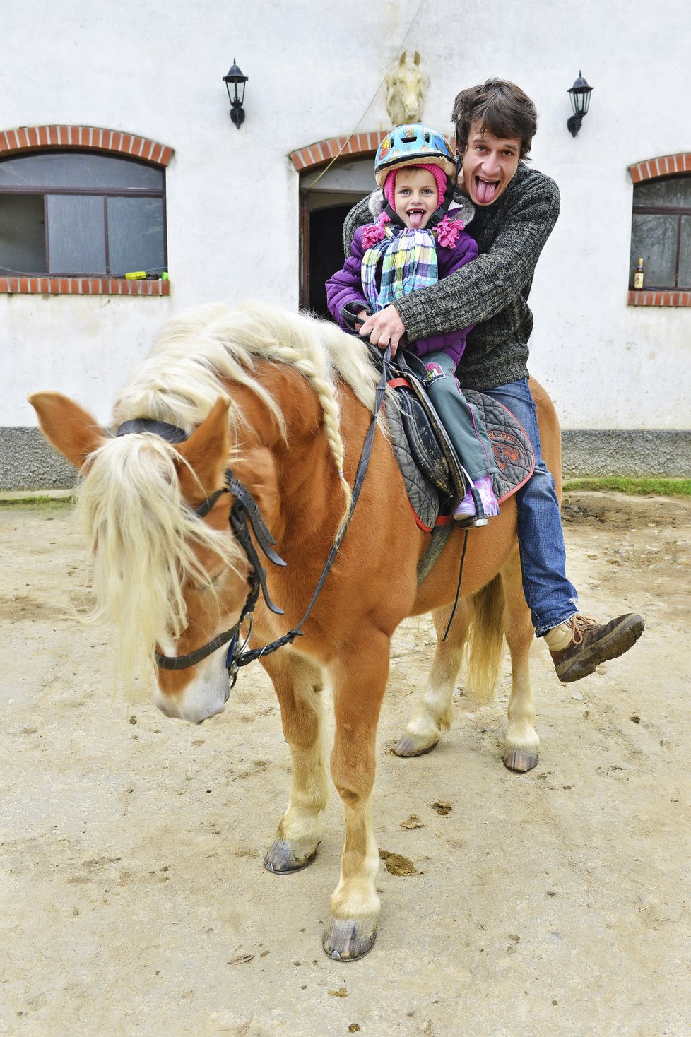 Projel se s ní na koni…