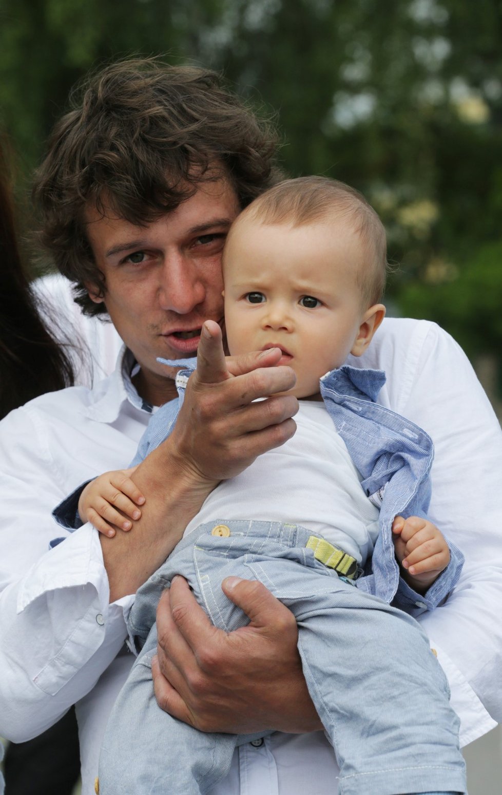 Herec Martin Kraus s partnerkou Klárou a synem Filipem