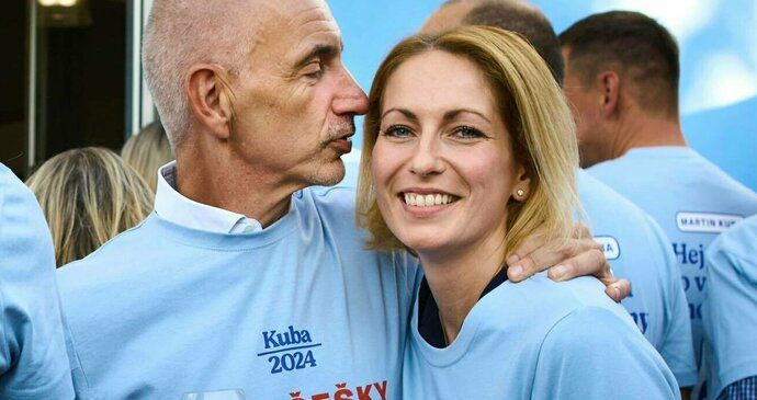 Martin Kuba slavil triumf v Jihočeském kraji i s manželkou Denisou po boku (22.9.2024)