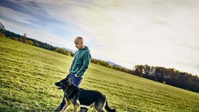 Martin Kuba (ODS) vytáhl psa Arga na procházku a svůj nový podcast.