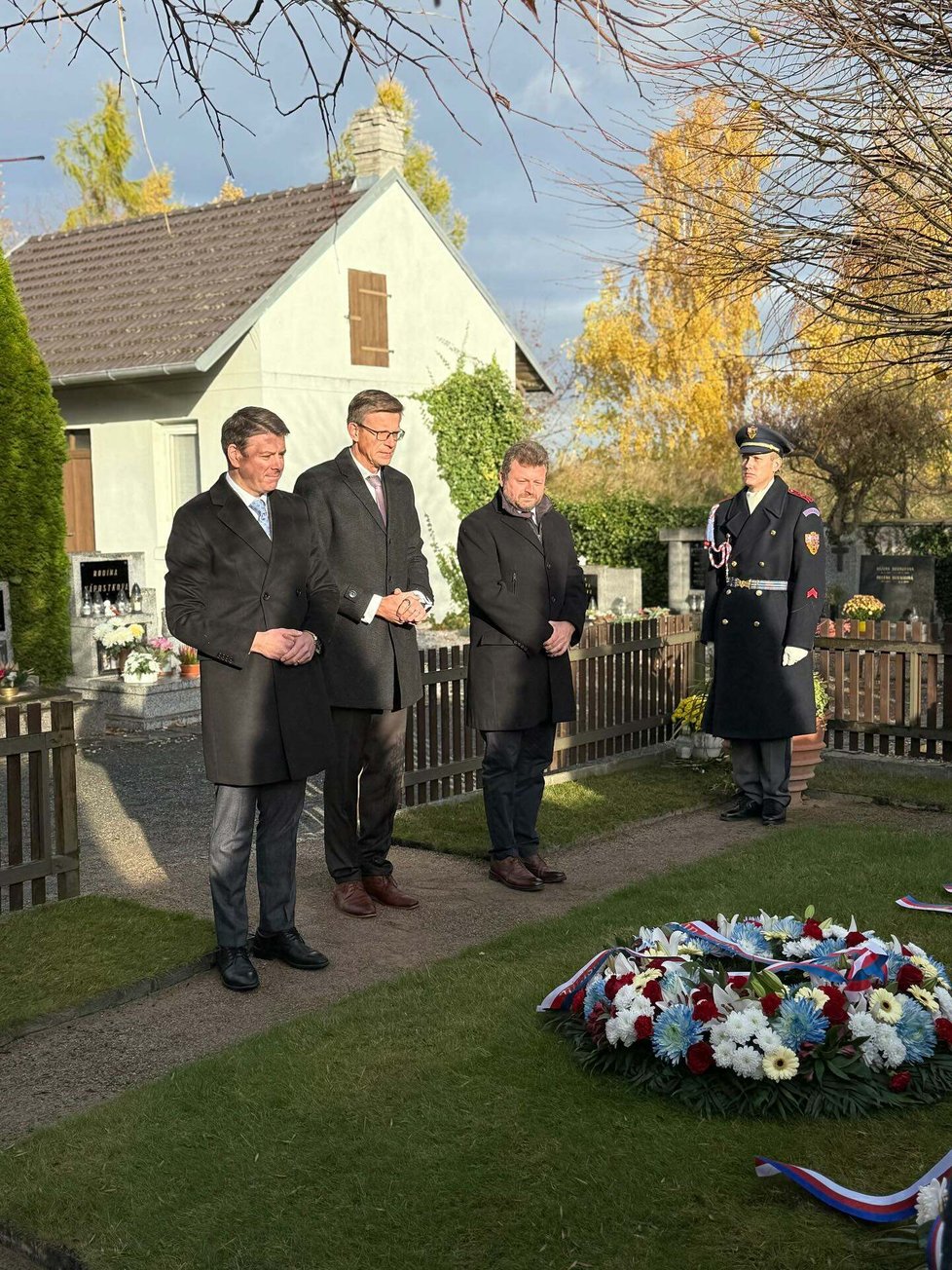 Martin Kupka s Janem Skopečkem (ODS) u hrobu T. G. Masaryka v Lánech (28.10.2025) Martin Kupka s Janem Skopečkem (ODS) u hrobu T. G. Masaryka v Lánech (28.10.2025)