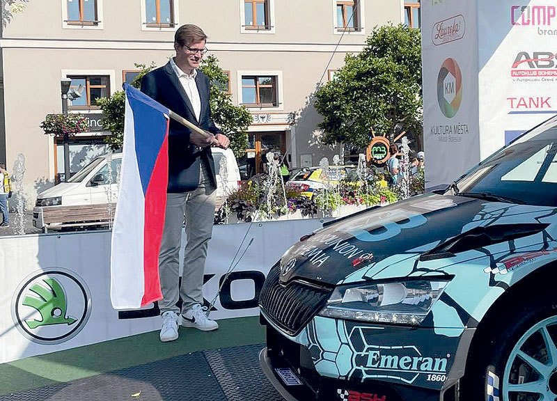 Na facebooku Martina Kupky lze najít i vzpomínky na jeho účast na motoristických akcích. Zjevně nepohrdne ani motorsportem nebo veterány.