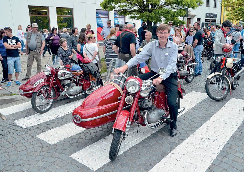 Na facebooku Martina Kupky lze najít i vzpomínky na jeho účast na motoristických akcích. Zjevně nepohrdne ani motorsportem nebo veterány.