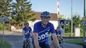 Místopředseda ODS a starosta Líbeznic Martin Kupka objíždí v rámci kampaně se svými spolustraníky kraj na kole.