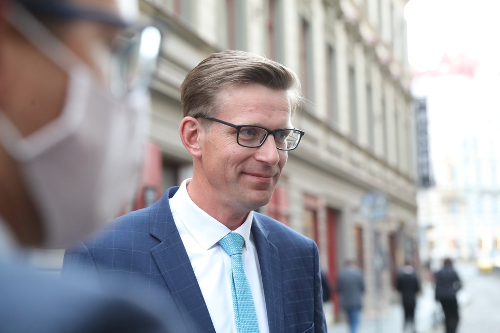 Za spolustraníky dorazil do volebního štábu ODS kandidát na středočeského hejtmana Martin Kupka (3. 10. 2020).