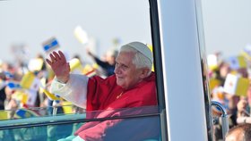 Papeže v papamobilu vyfotil Martin Kytnar