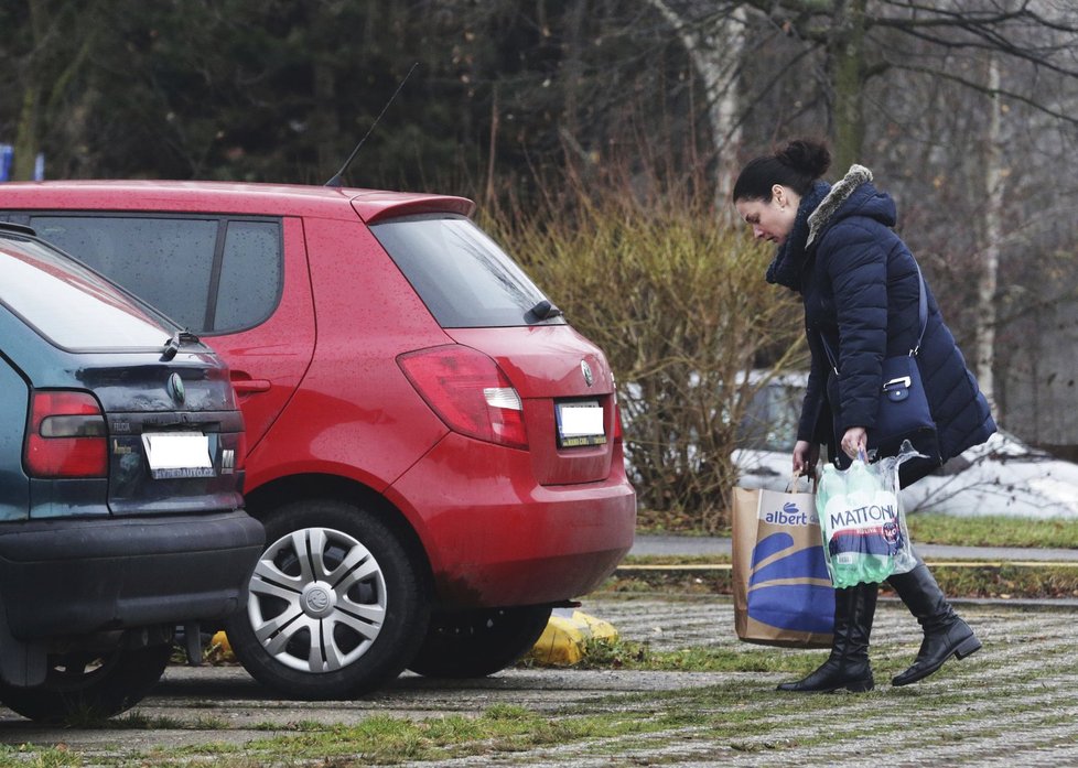 Martina přivezla manželovi na kliniku nákup.